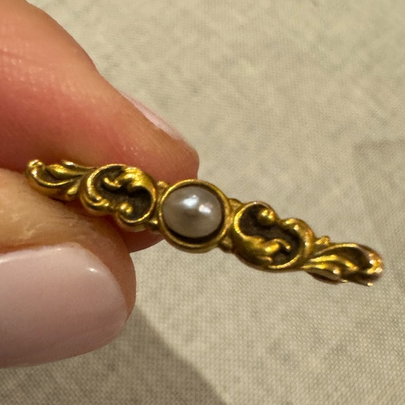 14K yellow gold and pearl vintage pin 1.1g
